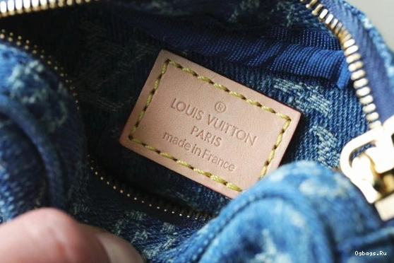 MM Croissant VUITTON LOUIS 0322